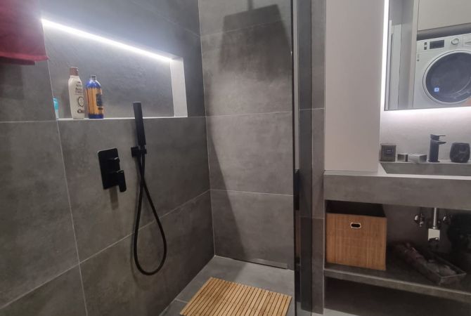 Shtepi me qera Apartament ne Tirane, 2+1, Mobilimi E mobiluar, Pagesa 1,800  Euro.