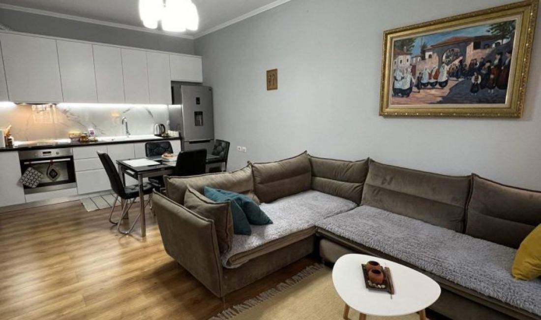 Appartamento in affitto a Tirana 2+1, Arredato