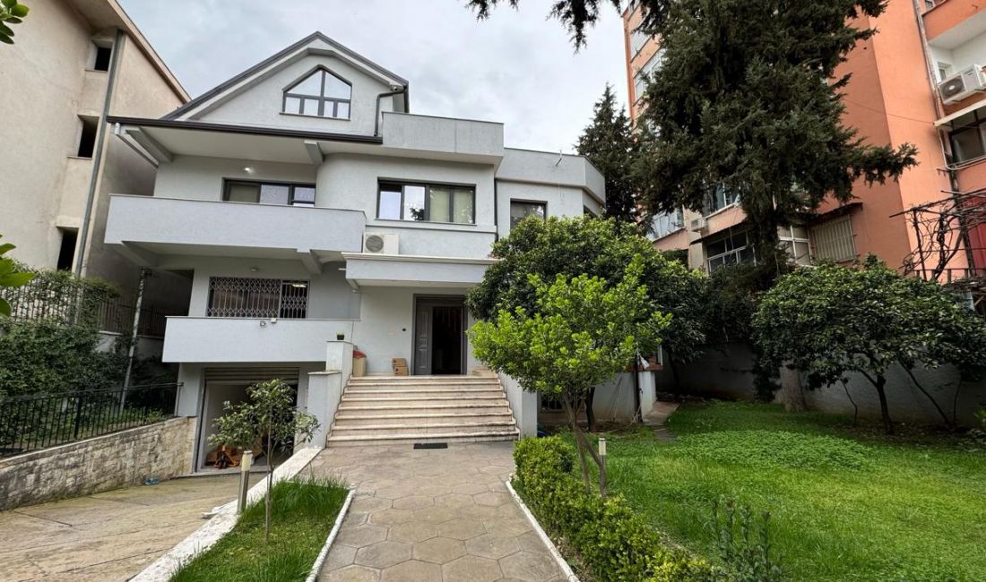 Villa di lusso in affitto a Tirana 4+1, Arredato