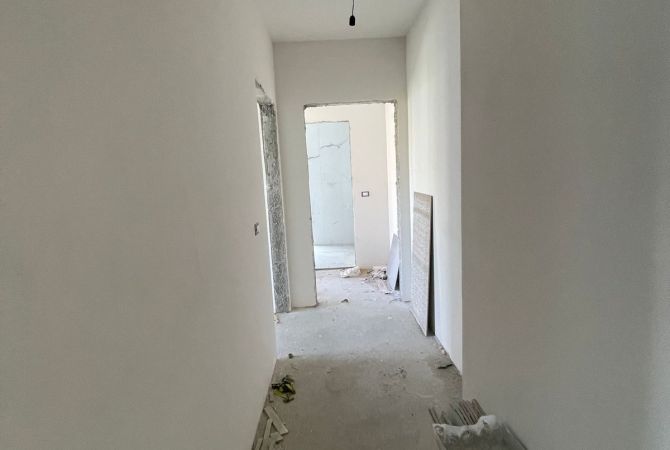 Shtepi ne shitje Apartament ne Tirane, 2+1, Mobilimi Bosh, pa mobiluar, Pagesa 179,820  Euro.