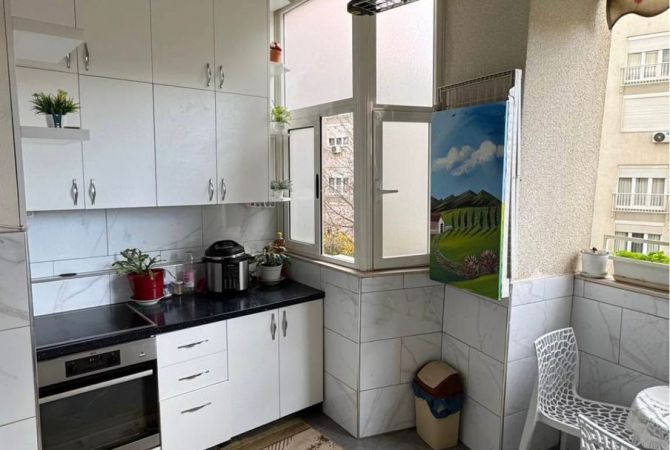 Shtepi ne shitje Apartament ne Tirane, 2+1, Mobilimi E mobiluar, Pagesa 245,000  Euro.