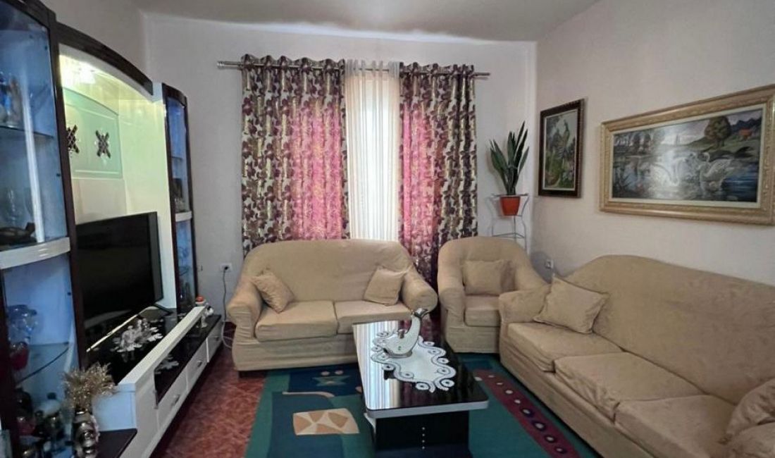 Shtepi me qera Shtepi Private ne Tirane, 2+1, Mobilimi E mobiluar, Pagesa 500  Euro.