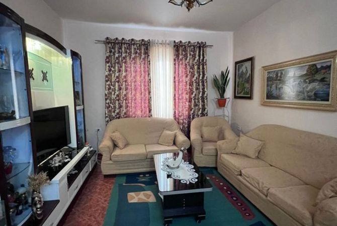 Jepet me qera shtepi 2+1 Ne Laprake