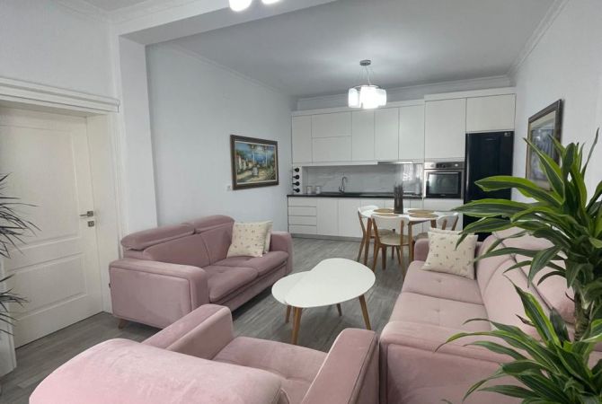 Shtepi ne shitje Vila Luksoze ne Tirane, 2+1, Mobilimi E mobiluar, Pagesa 260,000  Euro.