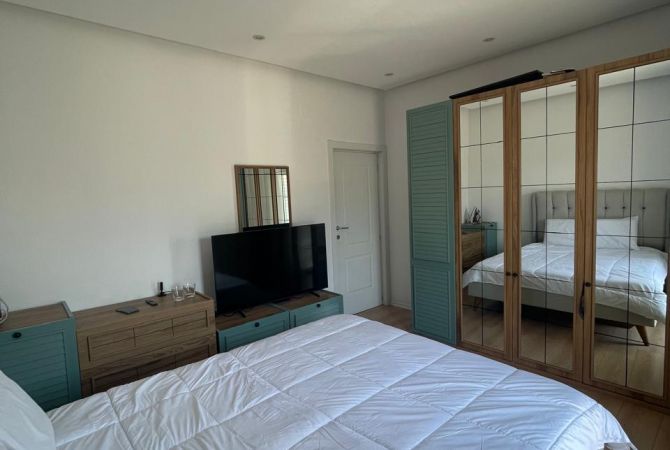 Shtepi ne shitje Vila Luksoze ne Tirane, 2+1, Mobilimi E mobiluar, Pagesa 260,000  Euro.