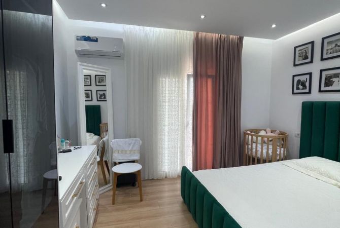 Shtepi ne shitje Vila Luksoze ne Tirane, 2+1, Mobilimi E mobiluar, Pagesa 260,000  Euro.