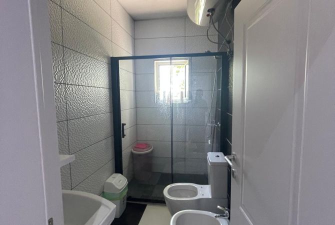 Shtepi ne shitje Vila Luksoze ne Tirane, 2+1, Mobilimi E mobiluar, Pagesa 260,000  Euro.