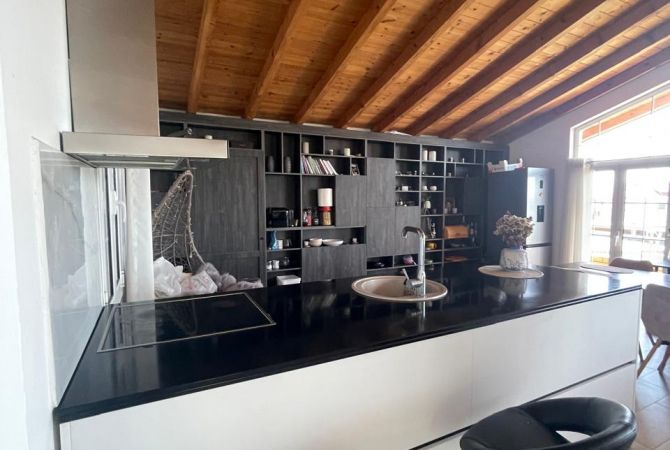 Shtepi ne shitje Vila Luksoze ne Tirane, 2+1, Mobilimi E mobiluar, Pagesa 260,000  Euro.