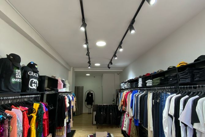 Shitet biznesi Butik ne Astir 