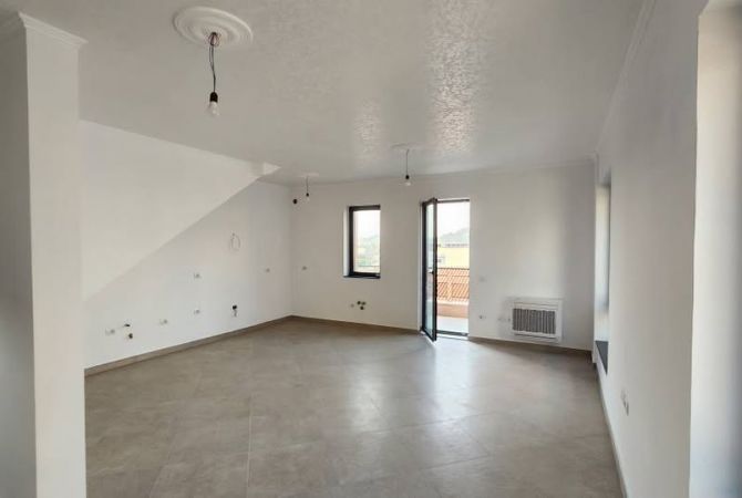 Shtepi ne shitje Vila Luksoze ne Tirane, 3+1, Mobilimi E mobiluar, Pagesa 270,000  Euro.