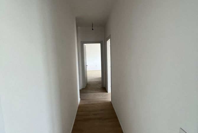 Shtepi ne shitje Apartament ne Tirane, 2+1, Mobilimi Bosh, pa mobiluar, Pagesa 188,700  Euro.