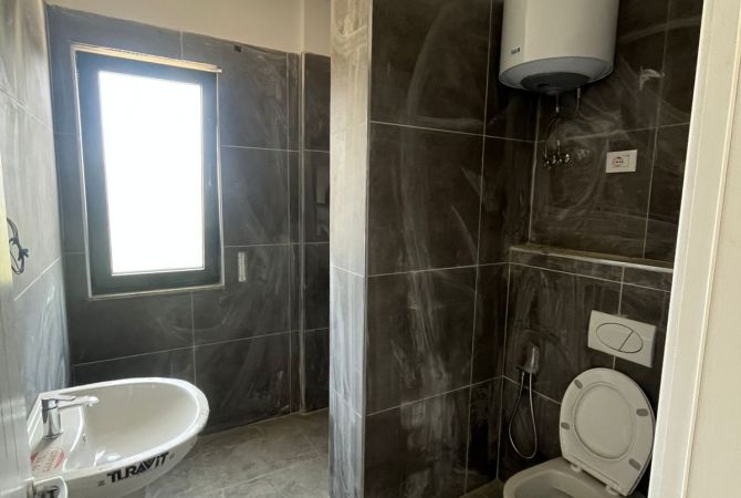 Shtepi ne shitje Apartament ne Tirane, 2+1, Mobilimi Bosh, pa mobiluar, Pagesa 188,700  Euro.