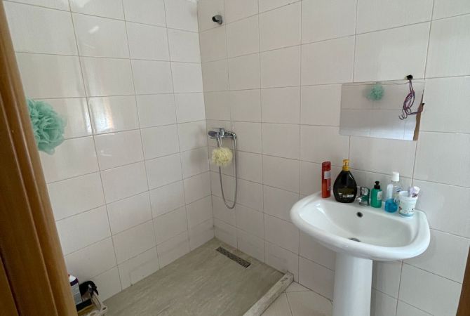 Shtepi ne shitje Apartament ne Tirane, 2+1, Mobilimi E mobiluar, Pagesa 155,000  Euro.