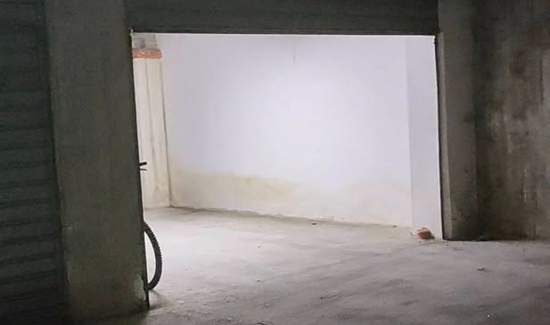 Shitet Garazhd tek Komuna e Parisit