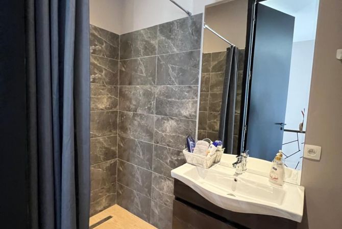 Shtepi ne shitje Vila Luksoze ne Tirane, 5+1, Mobilimi E mobiluar, Pagesa 620,000  Euro.