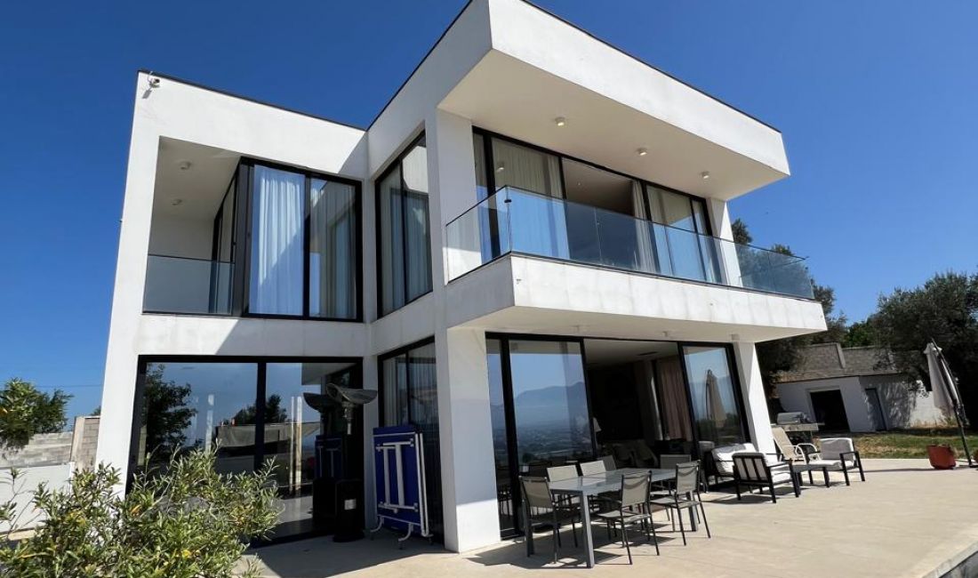 Shtepi ne shitje Vila Luksoze ne Tirane, 5+1, Mobilimi E mobiluar, Pagesa 620,000  Euro.