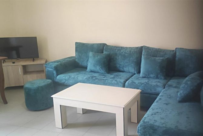 Jepet me qera apartament 2+1 Ne Qender