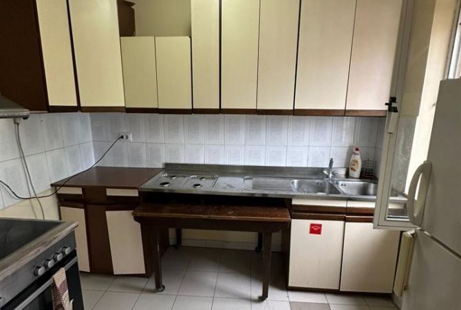 Shtepi me qera Apartament ne Tirane, 2+1, Mobilimi E mobiluar, Pagesa 50,000  Leke.