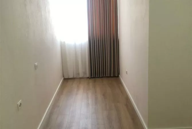 Shtepi ne shitje Apartament ne Tirane, 1+1, Mobilimi Bosh, pa mobiluar, Pagesa 133,000  Euro.