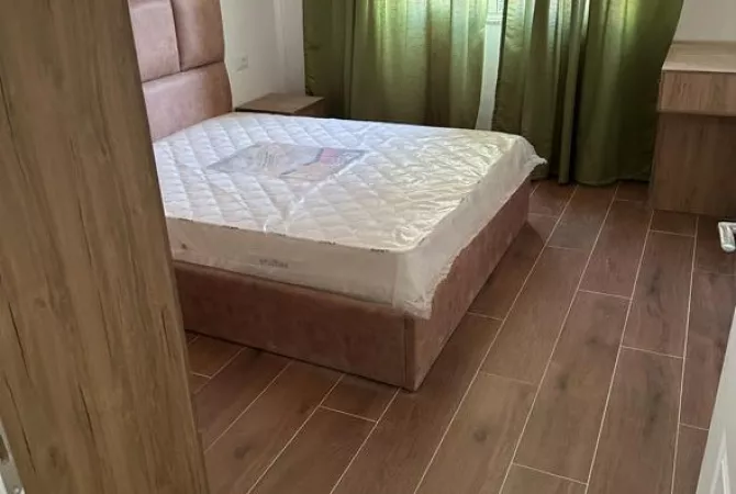 Shtepi me qera Apartament ne Tirane, 1+1, Mobilimi E mobiluar, Pagesa 40,000  Leke.