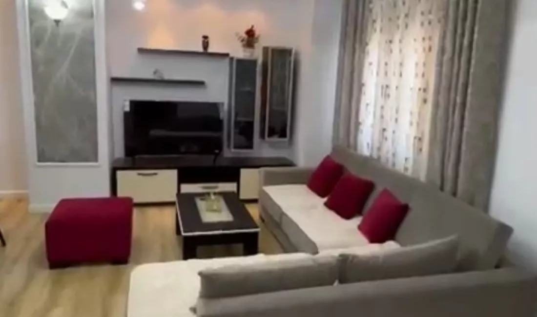 Mansarda(ultimo piano del tetto) in vendita a Tirana 2+1, Arredato