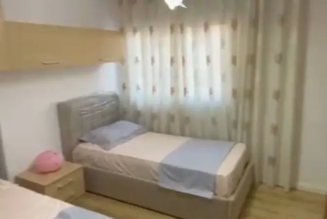 Mansarda(ultimo piano del tetto) in vendita a Tirana 2+1, Arredato