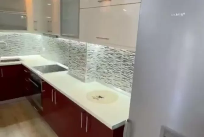 Mansarda(ultimo piano del tetto) in vendita a Tirana 2+1, Arredato