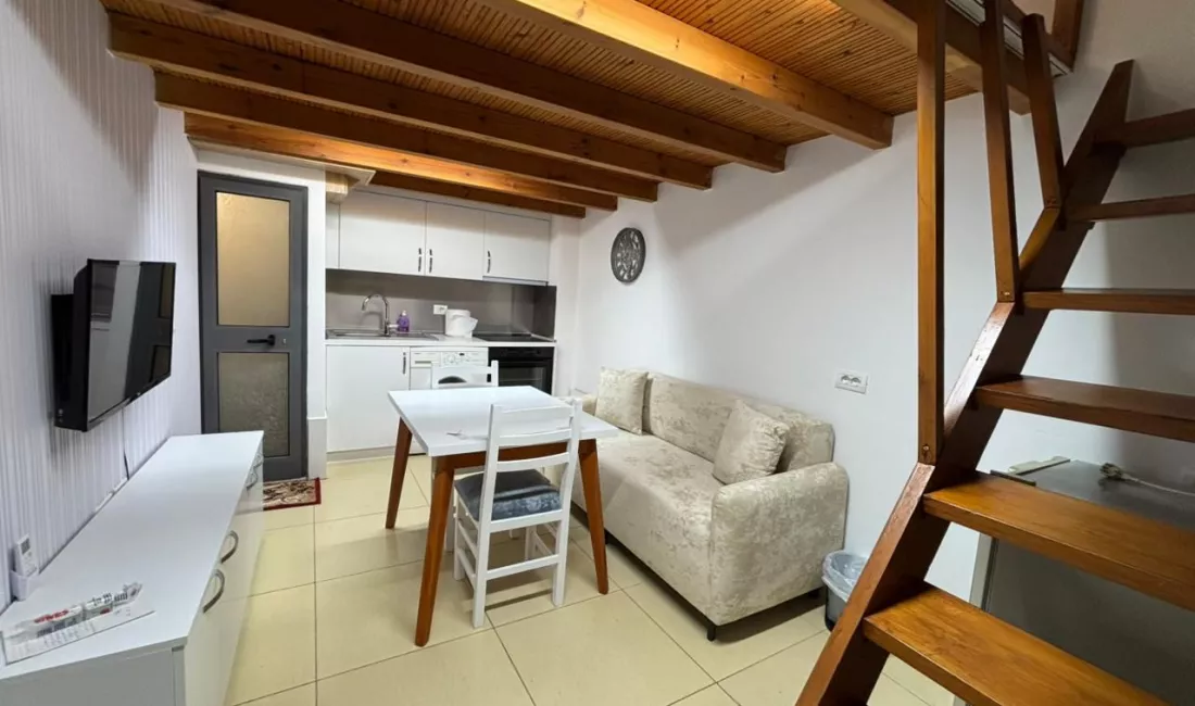 Shtepi ne shitje Apartament ne Tirane, Garsoniere, Mobilimi Bosh, pa mobiluar, Pagesa 45,000  Euro.