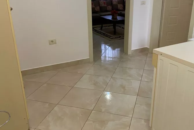 Shtepi me qera Shtepi Private ne Tirane, 1+1, Mobilimi E mobiluar, Pagesa 40,000  Leke.