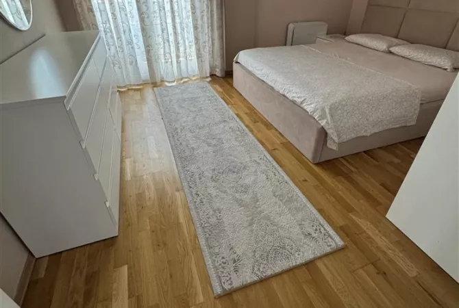 Shtepi me qera Vila Luksoze ne Tirane, 3+1, Mobilimi E mobiluar, Pagesa 2,000  Euro.