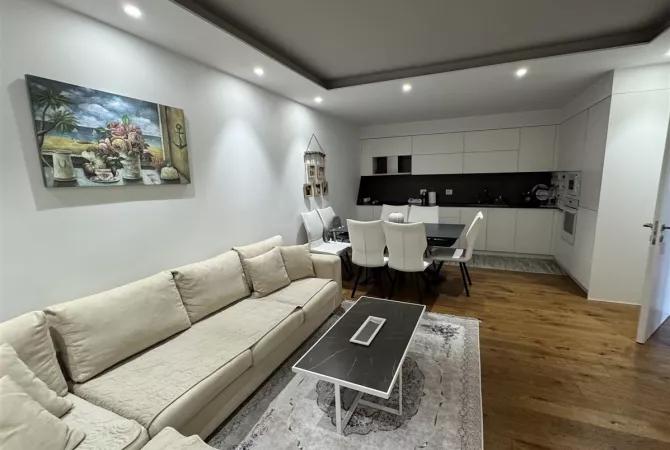 Shtepi me qera Vila Luksoze ne Tirane, 3+1, Mobilimi E mobiluar, Pagesa 2,000  Euro.