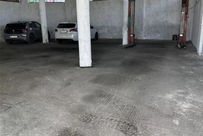 Business Property for Rent 4+1 in Tirana - 900 Euro