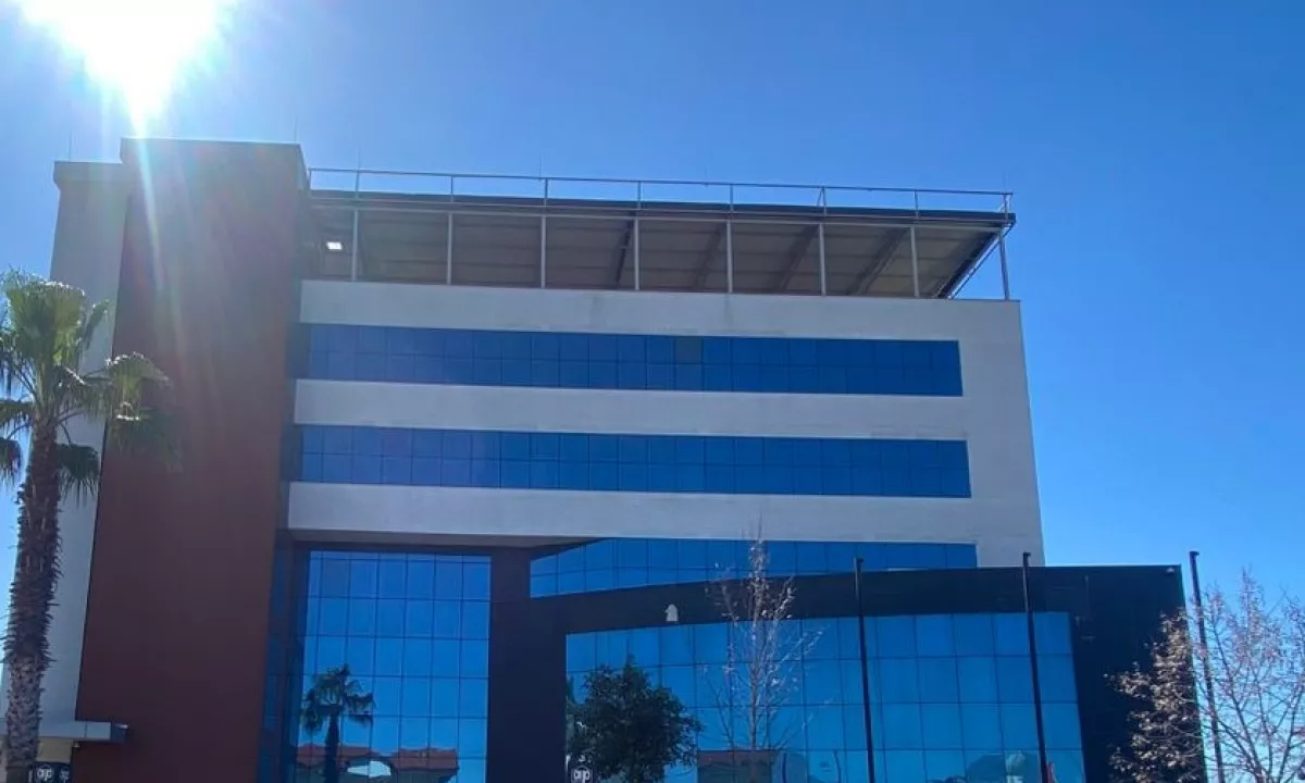 Jepet me qera objekt Biznesi ne Kamez