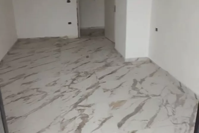 Shtepi ne shitje Apartament ne Tirane, 1+1, Mobilimi Bosh, pa mobiluar, Pagesa 83,200  Euro.