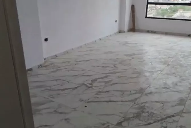 Shtepi ne shitje Apartament ne Tirane, 1+1, Mobilimi Bosh, pa mobiluar, Pagesa 83,200  Euro.