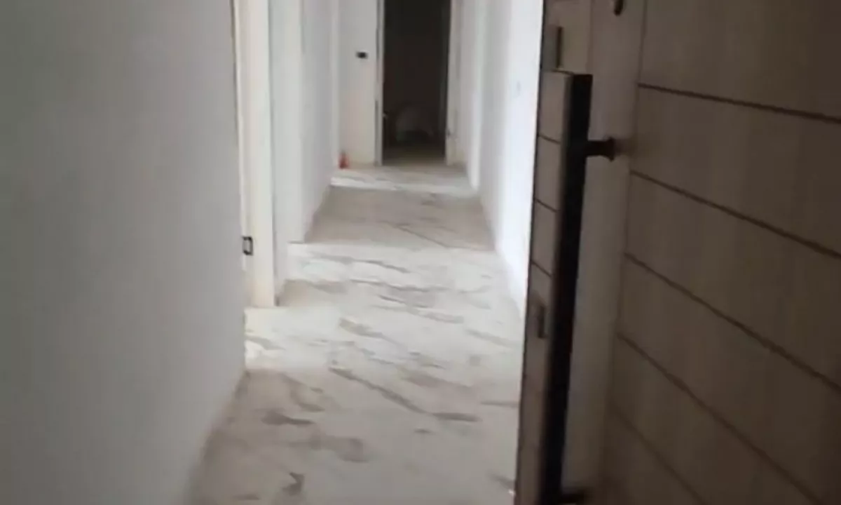 Shtepi ne shitje Apartament ne Tirane, 1+1, Mobilimi Bosh, pa mobiluar, Pagesa 83,200  Euro.