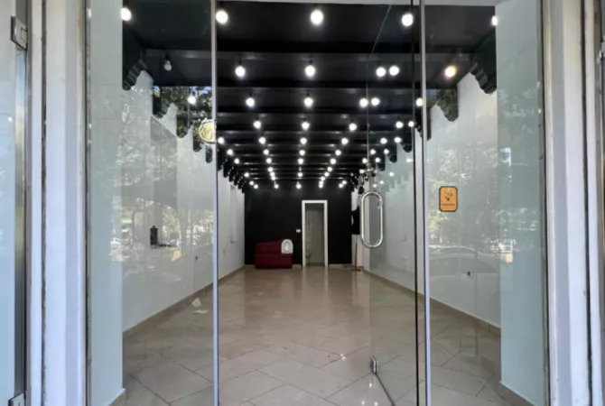Business Property for Rent 1+1 in Tirana - 85,000 Leke