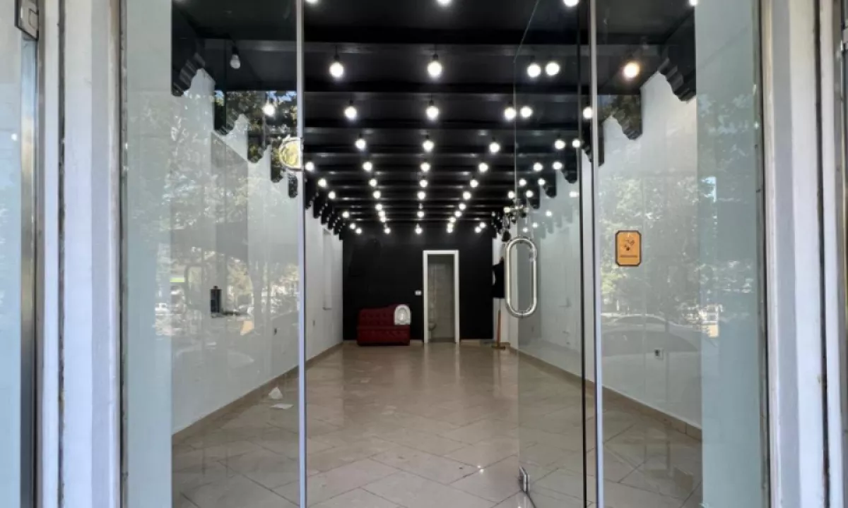 Jepet me qera ambient tek Brryli