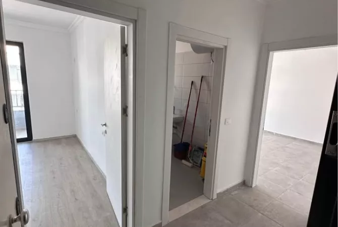 Shtepi ne shitje Apartament ne Tirane, 1+1, Mobilimi Bosh, pa mobiluar, Pagesa 60,000  Euro.