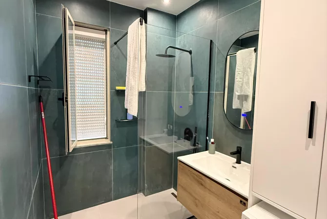 Shtepi ne shitje Apartament ne Tirane, 2+1, Mobilimi E mobiluar, Pagesa 245,000  Euro.