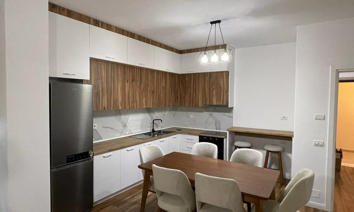 Shtepi ne shitje Apartament ne Tirane, 2+1, Mobilimi E mobiluar, Pagesa 230,000  Euro.