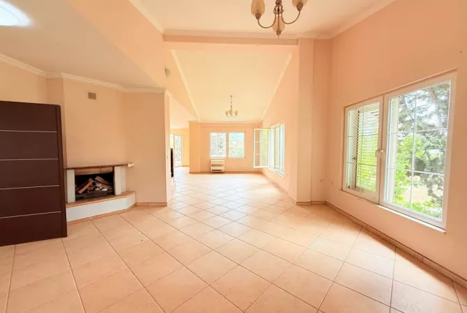 Shtepi ne shitje Vila Luksoze ne Tirane, 6+1, Mobilimi Pjeserisht e mobiluar, Pagesa 850,000  Euro.