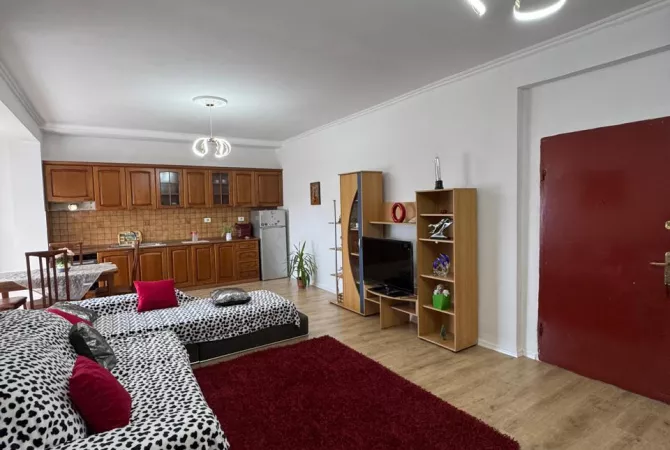 Shitet apartament 2+1  ne 5 Maj 