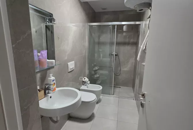 Shtepi me qera Apartament ne Tirane, 2+1, Mobilimi E mobiluar, Pagesa 800  Euro.