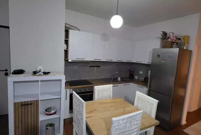 Shtepi me qera Apartament ne Tirane, 2+1, Mobilimi E mobiluar, Pagesa 800  Euro.
