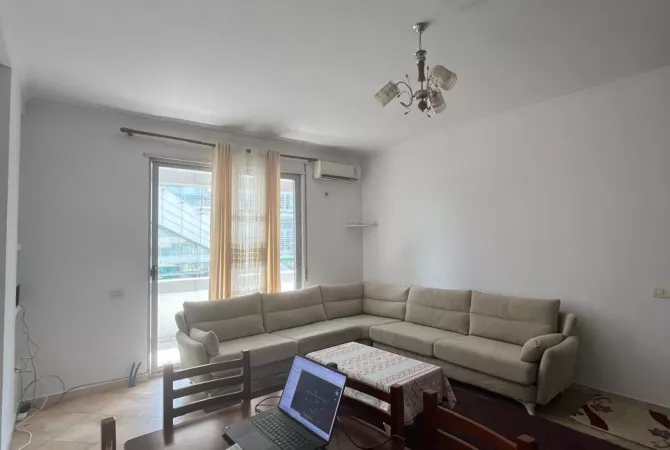 Shtepi me qera Apartament ne Tirane, 2+1, Mobilimi E mobiluar, Pagesa 450  Euro.