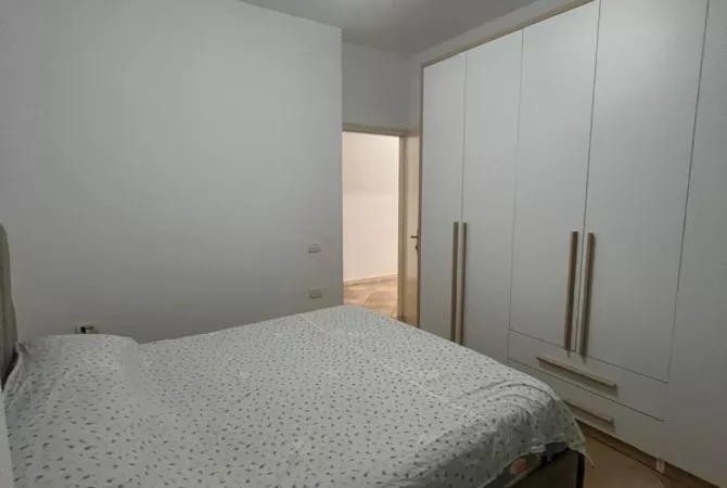 Shtepi me qera Apartament ne Tirane, 2+1, Mobilimi E mobiluar, Pagesa 450  Euro.