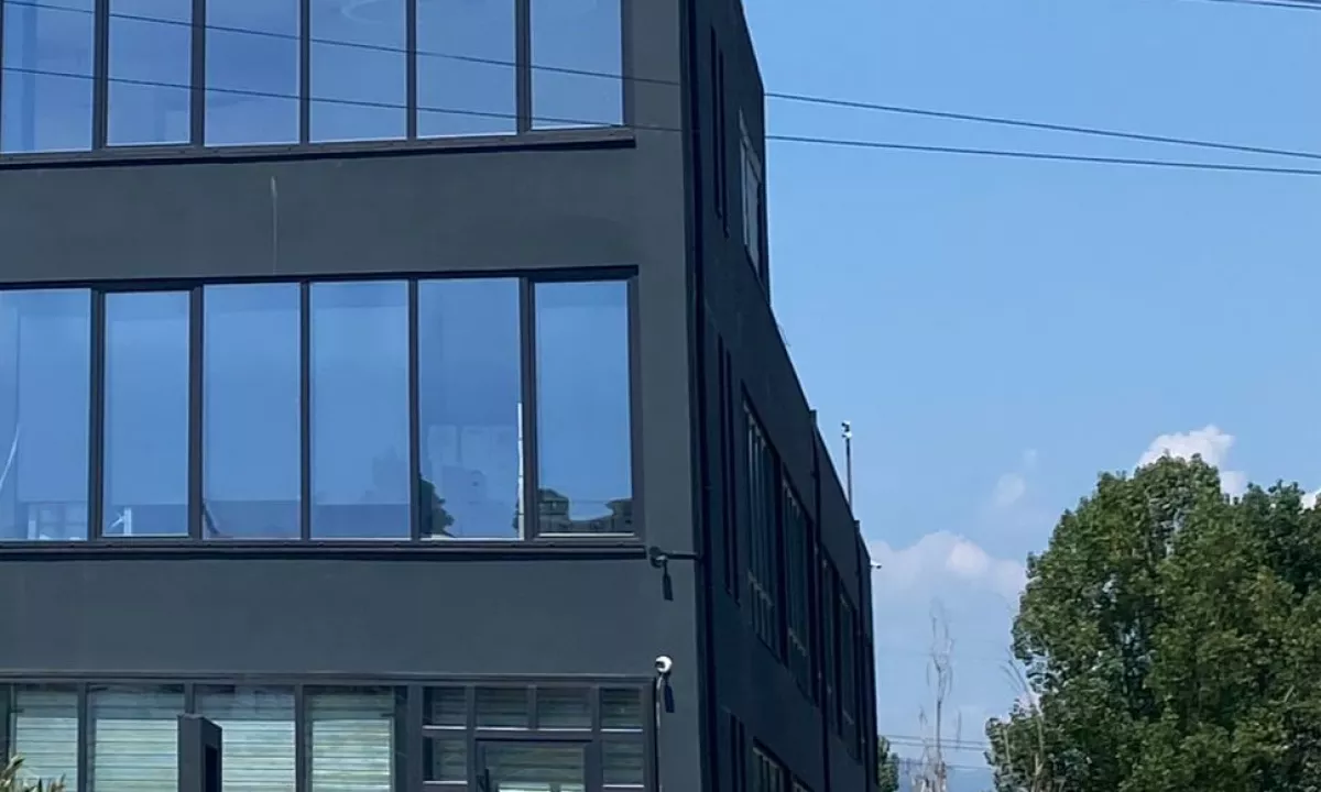 Jepet Magazina me qera ne Yrshek  