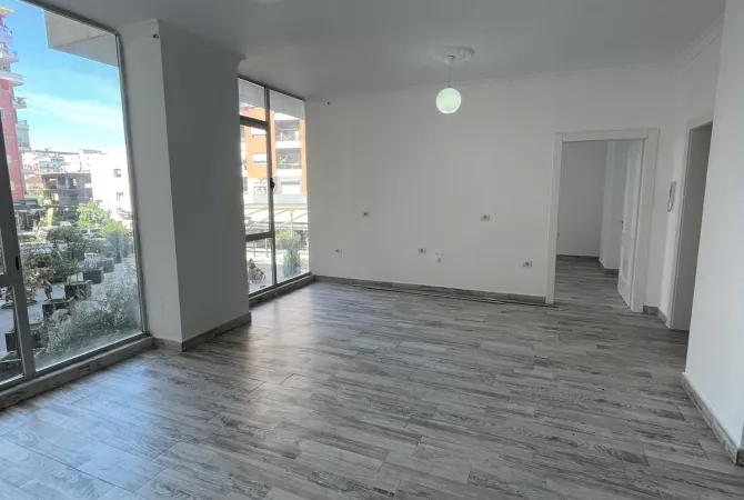 Jepet me qera ambient zyrash ne Astir 