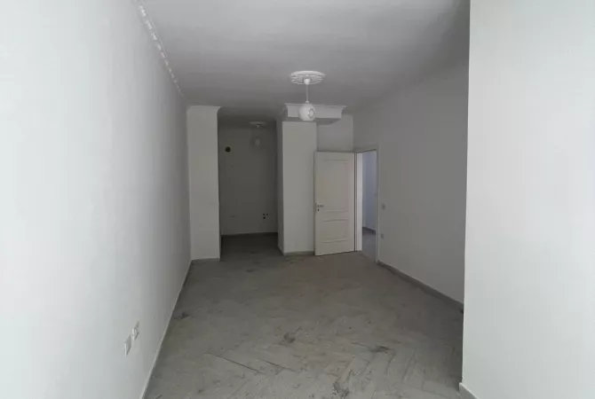 Ambient biznesi me qera 3+1 ne Tirane - 2,500 Euro